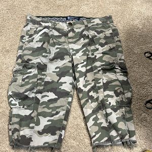 Boom boom jeans, camouflage colored size 5 new no tags.